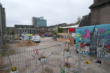 827584 Gezicht op het bouwterrein aan het Westplein te Utrecht dat tijdelijk gebruikt wordt door de Makelaars van de ...